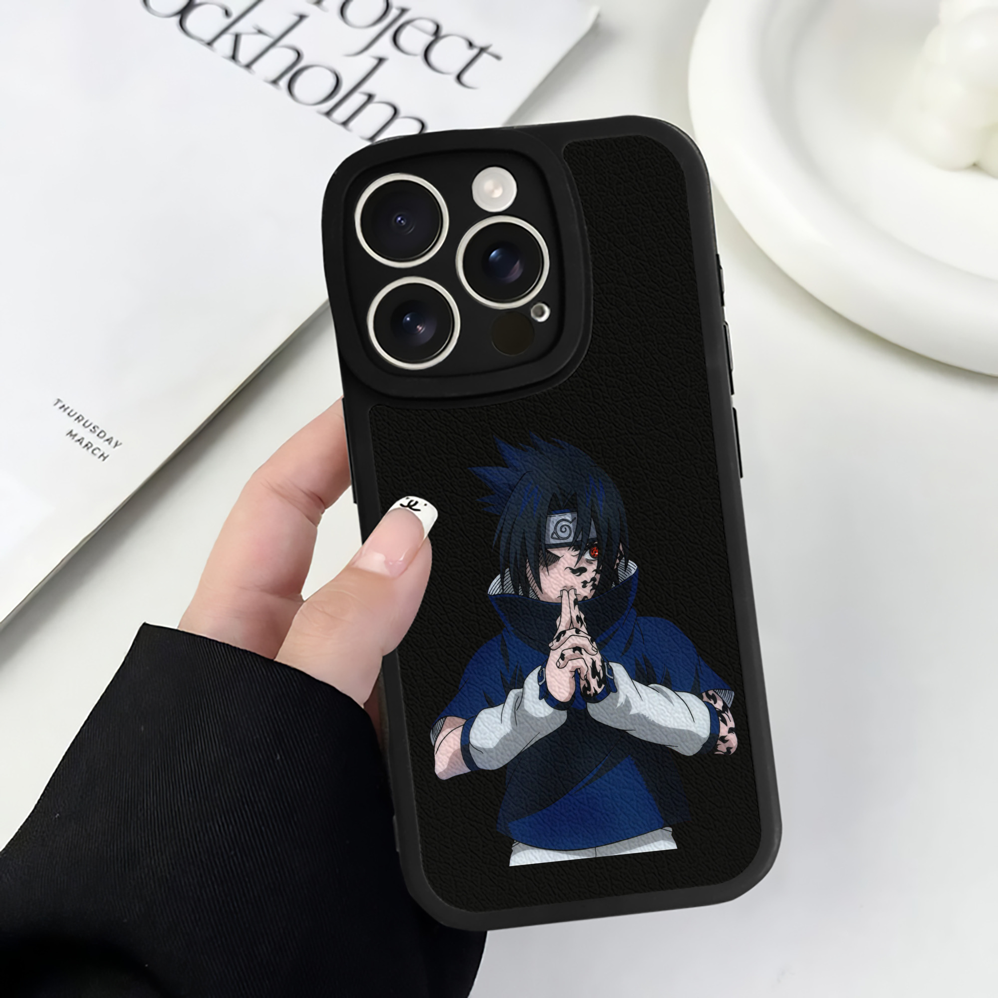 （画像用） NARUTO -ナルト- うちは サスケ Uchiha Sasuke 【iPhone 16シリーズ対応】シリコンスマホケース（レザー調） 材質：シリコン